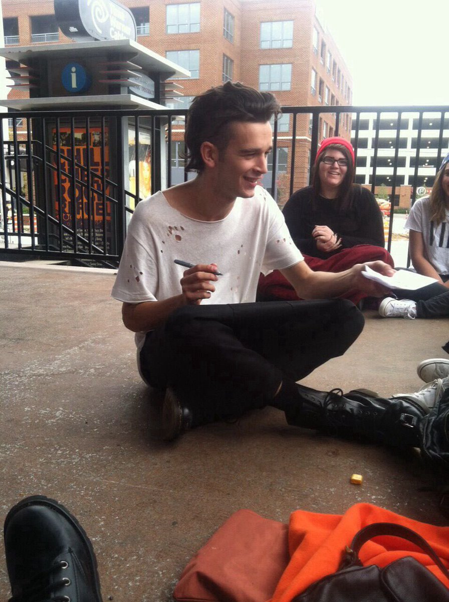 1975cassi's tweet photo. @1989healy This was it if you were on tumblr in 2013 https://t.co/eFqzhtKqFO