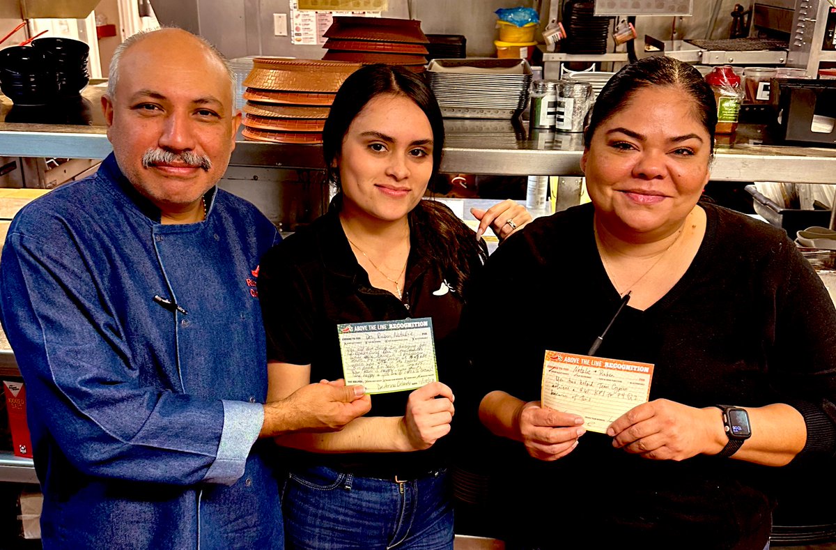 DeannaOrlando's tweet image. Cheers to @Chilis Cypress Ruben, Natalie, and Des for their P4 4.65 KPI performance . All while beaming a 3 manager team. Sitting in on their Q2 #Bigswings meeting I know why. Clean restaurant, burgers cooked to perfection and check ins in FOH on #itallstartswithamarg