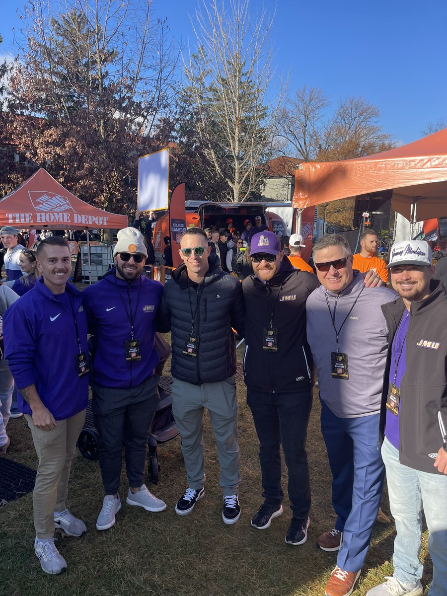 Coaches can enjoy @CollegeGameDay too! What a crowd! #GoDukes