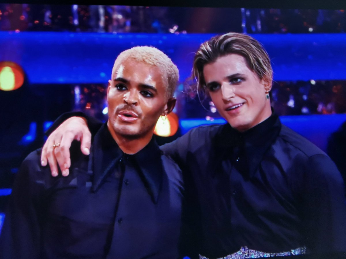 LusamzaH's tweet photo. What in the freaking hell do Layton and Nikita have to do to get a 10 from Craig.?!!!  His criticisms then praise at the end isn't what they or we want....they are amazing, give the 10. #StrictlyComeDancing #Strictly https://t.co/DF7Twa1qE6