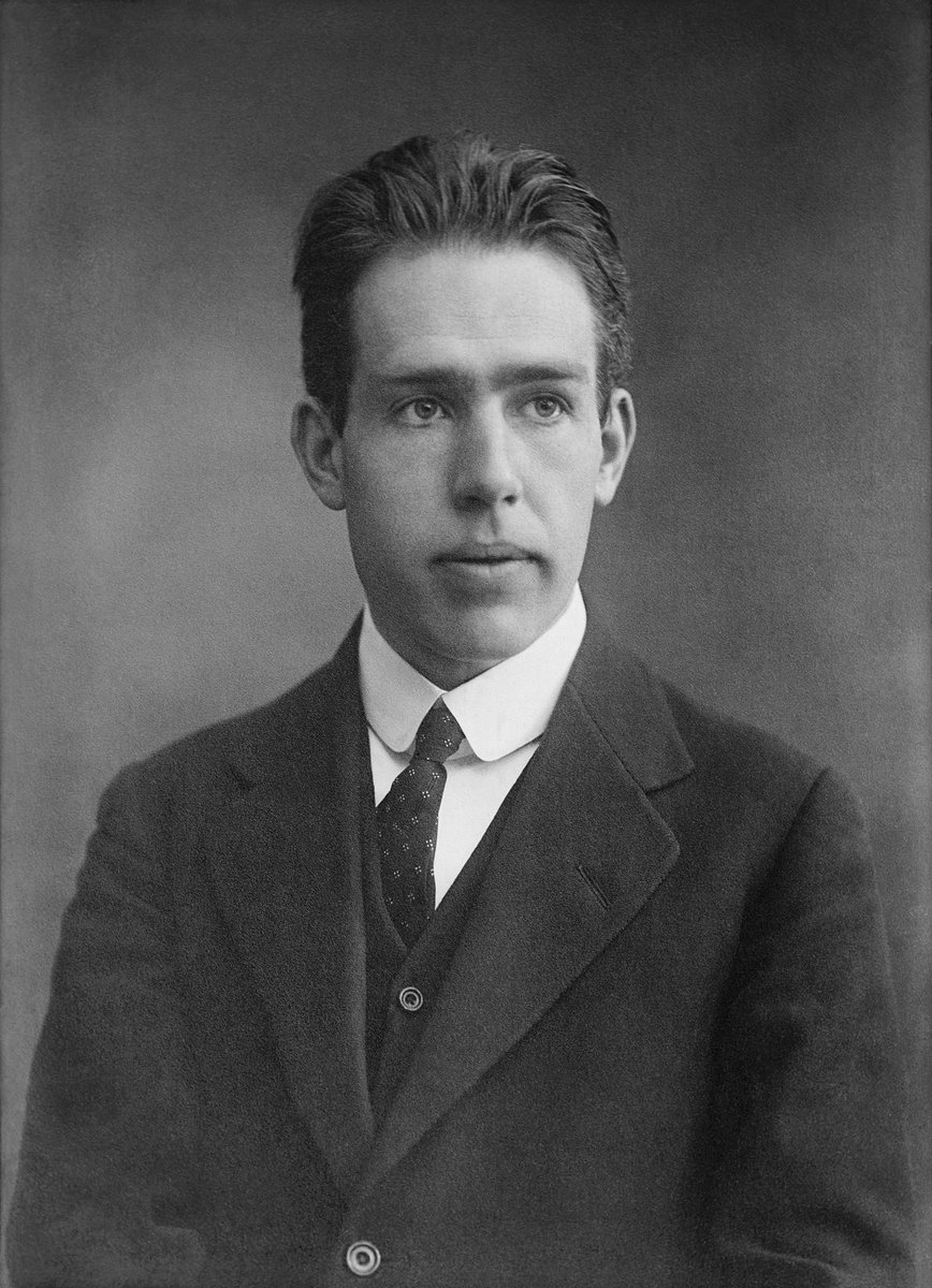 m_hikko's tweet photo. Niels Henrik David Bohr, a Danish physicist, earned the Nobel Prize in Physics in 1922 for his significant contributions to the comprehension of atomic structure and quantum theory.
#NielsBohr   
#quantumtheory  
#atomicstructure
#NobelPrize https://t.co/rwA3sB6u1d