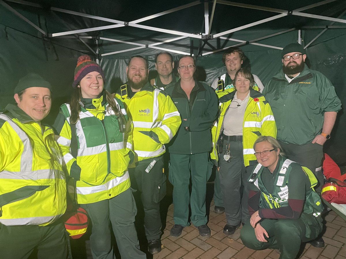 Vie_Medic's tweet photo. Hello Christmas 🎄🎅🏼🤶🏻🎄

A great team today who enjoy their shifts &amp; events with @rotherhamcouncil as their preferred medical provider 

☎️ 0330 111 8679
📧 enquiries@viemedic.co.uk 

#VMS 
#qualitysaveslives 
#professionalmedics 
#familyevents
#christmastree 
#FluxRotherham https://t.co/FS7bHyyaul