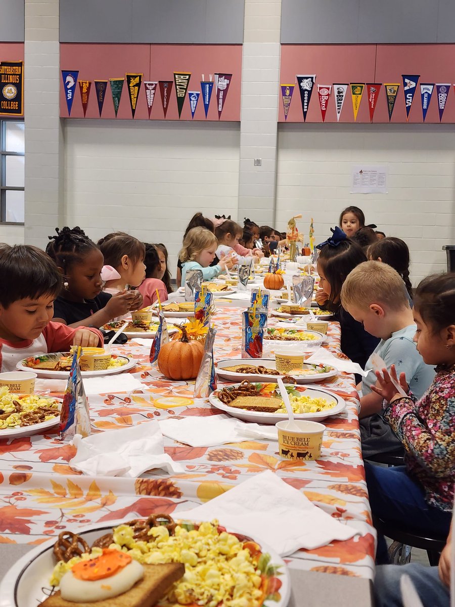 JMarquez_OFE's tweet photo. Happy Thanskgiving yall! 
Annual Pre-K Friendsgivings are so much fun!
Made possible thanks to donations.  
@HumbleISD_OFE
#levelingupourlearning
@HumbleISD
#WatchUsSoar https://t.co/GIMKCIcJTi