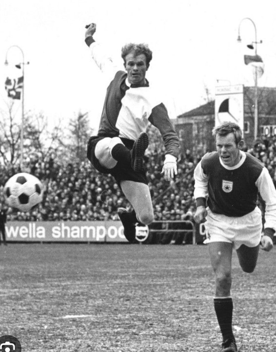 Plakplaat63's tweet photo. Als ze bij #Feyenoord niet naar #Ernsthappel hadden geluisterd.. hadden we zeker al 2 sterren boven ons Embleem..
#RuudGeels als niet goed genoeg
beoordelen heeft de club bovendien veel geld gekost. https://t.co/JmebbmP8JX