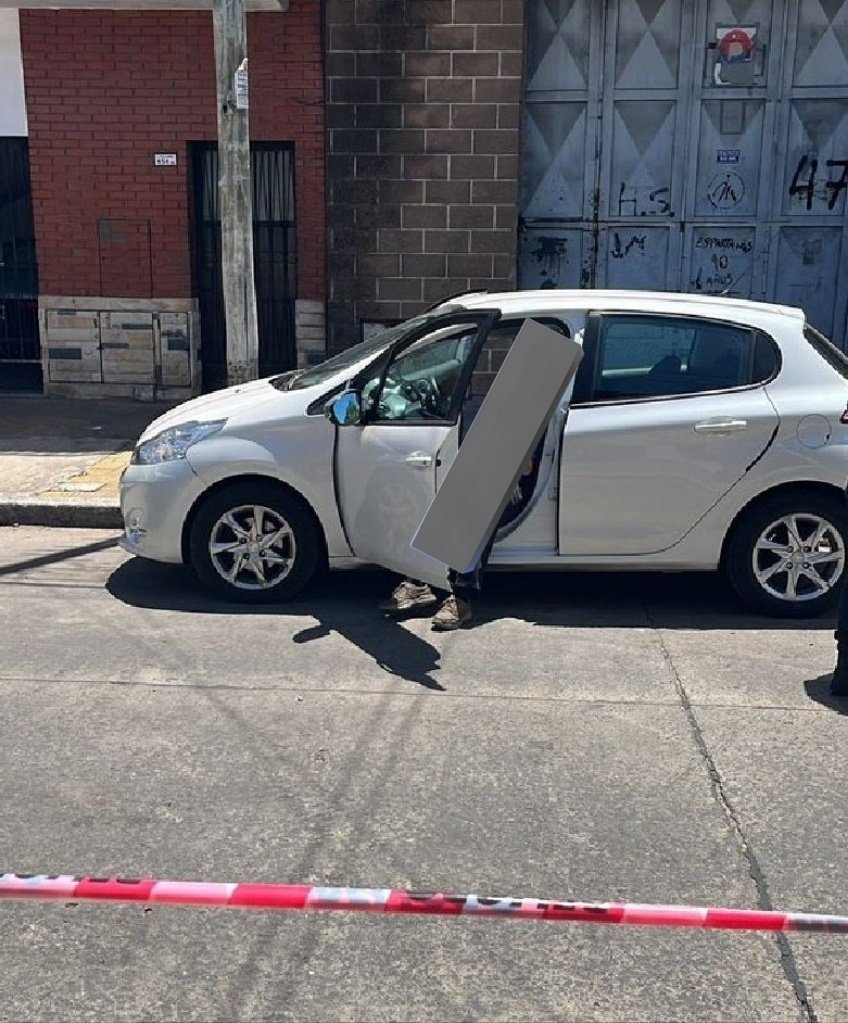 therealbuni's tweet photo. En ramos mejía mataron a un jubilado para robarle el auto

Al mismo tiempo los militantes de massa hacen una marcha contra la inseguridad por armas que va a haber solo si gana milei https://t.co/Tvy20mYqMy