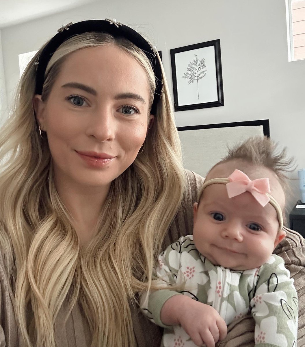 DesertLightsGym's tweet photo. MyKayla and Lottie💕 https://t.co/KrCGWZskAG
