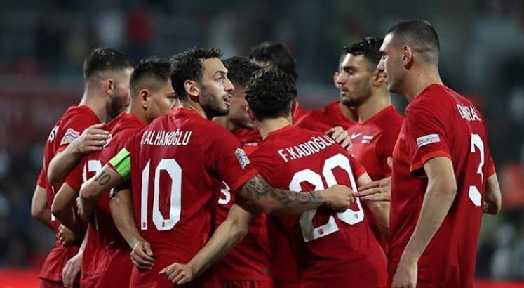 erkangural's tweet photo. Almanya’yı tam 72 yıl sonra yine aynı statta muhteşem bir futbolla mağlup ederek elde ettiği göz kamaştırıcı zaferle bizlere unutulmaz bir gurur gecesi yaşatan A Milli Futbol Takımımızı, başta teknik direktörümüz Montella olmak üzere tüm teknik ekibimizi ve Berlin Olimpiyat Stadını bir Türk Stadına dönüştüren olağanüstü taraftarımızı yürekten kutluyorum👏👏👏🇹🇷🇹🇷🇹🇷 

Good evening, good night 😊