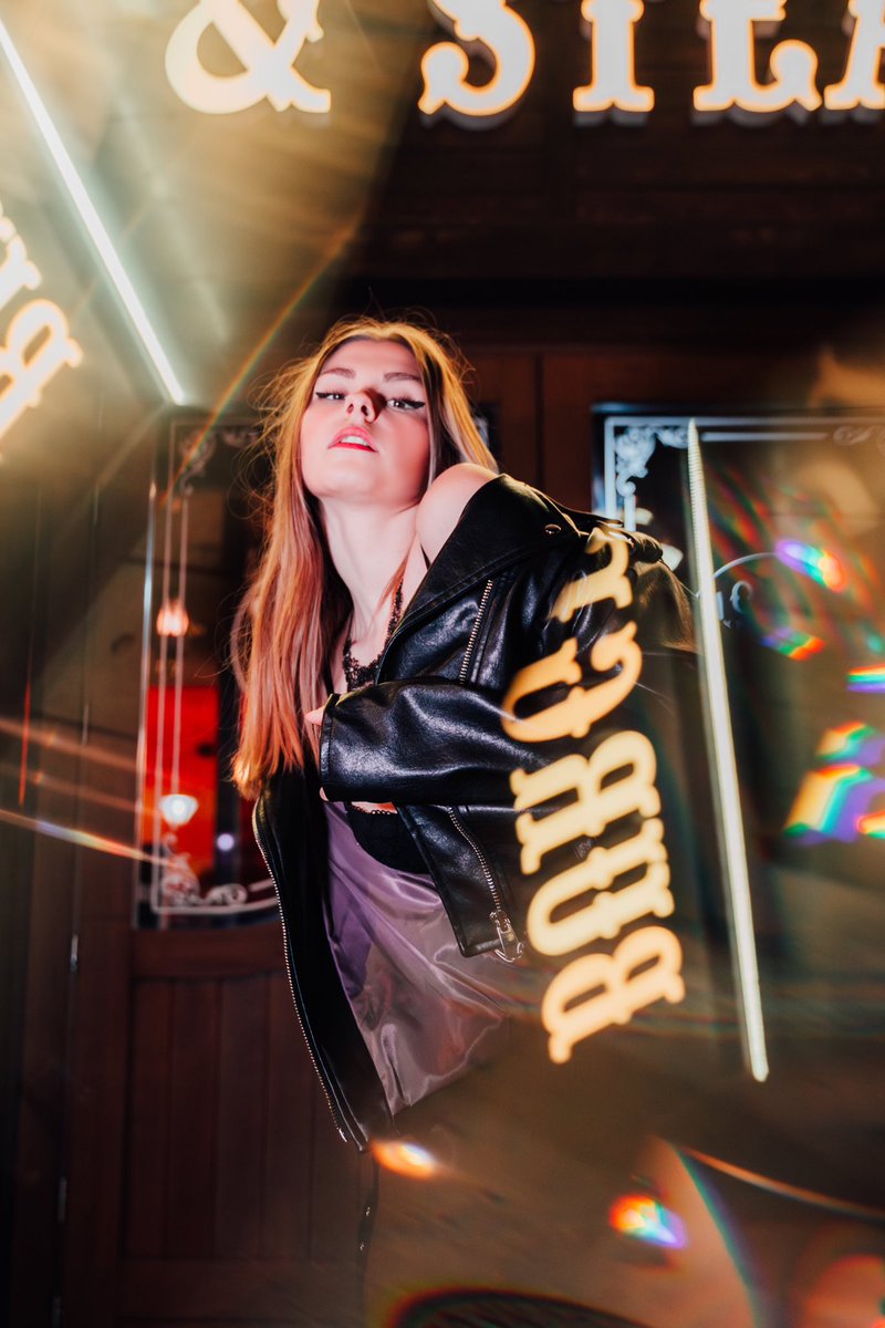 NzoShoot's tweet photo. 📸SHOOTING PORTRAIT📸 

Voici les photos réalisées avec Grâce 😍

J’attend votre retour sur ces photos 🔥

#portrait #poses #modele #prism #photoshoot #a7 #sonyalpha #retouche #photo #photography https://t.co/RnHc3aKJ6r