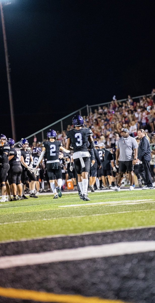 Final Season Highlights 
hudl.com/v/2LSc3y

Had a great season with all my brothers. Love these guys to death. Great community. Leo is just great overall. Onto the next chapter. Gods Plan🙏🏾💜 <a href="/LeoLionFootball/">Leo Lions Football</a> <a href="/LeoLionFB1/">Leo Lions Football (Remix)</a>