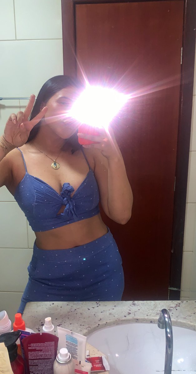 frKARlNE's tweet photo. @nclrtrx Deu errado, tô pronta 🤸‍♀️✨ https://t.co/7wuO4Zw7jo