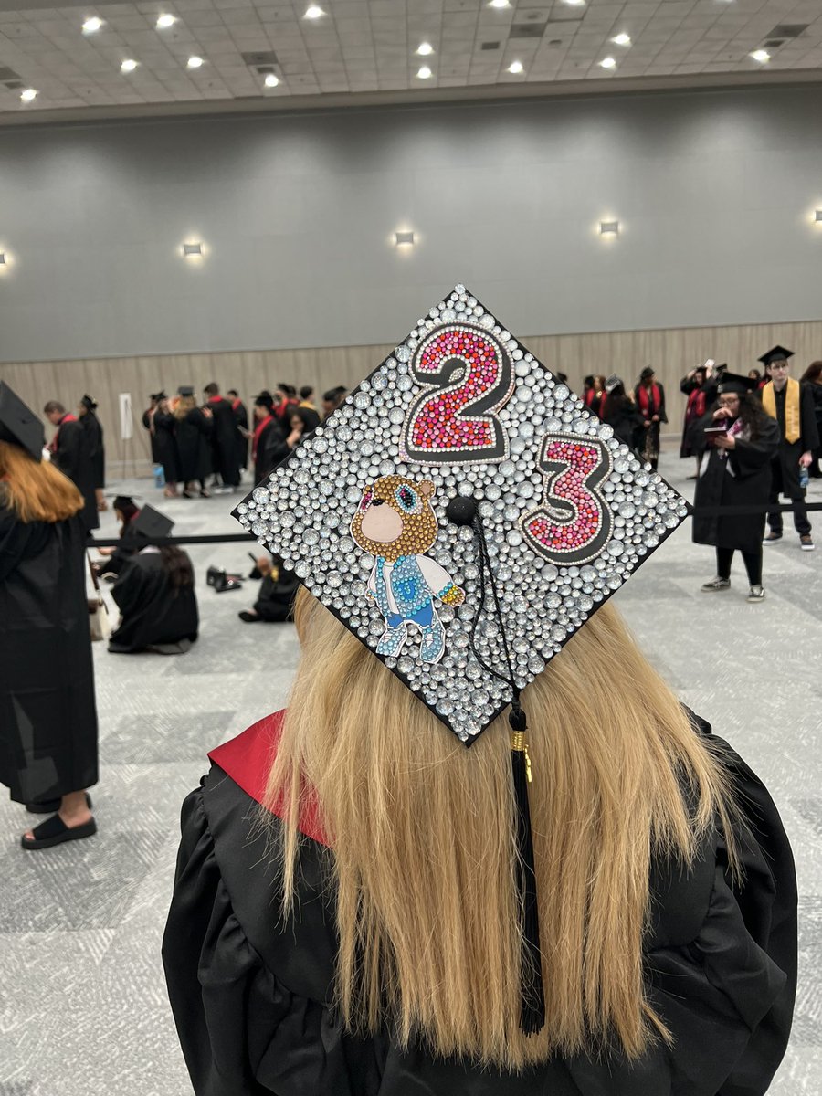 iimsammm's tweet photo. Class of 2023🎓 https://t.co/6JmlMPM0Db