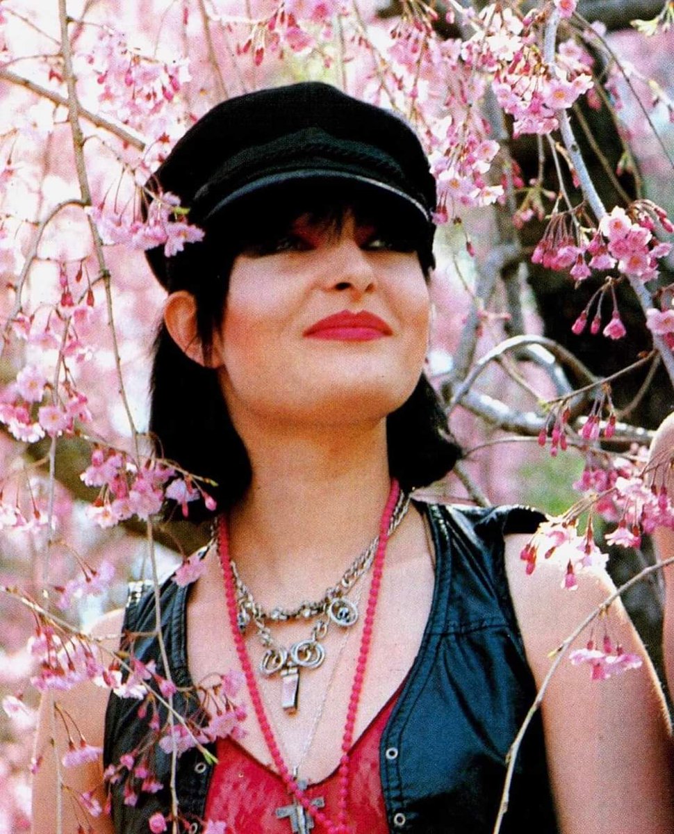 Siouxsie photographed by Anton Corbijn in Kyoto, Japan, 1982.