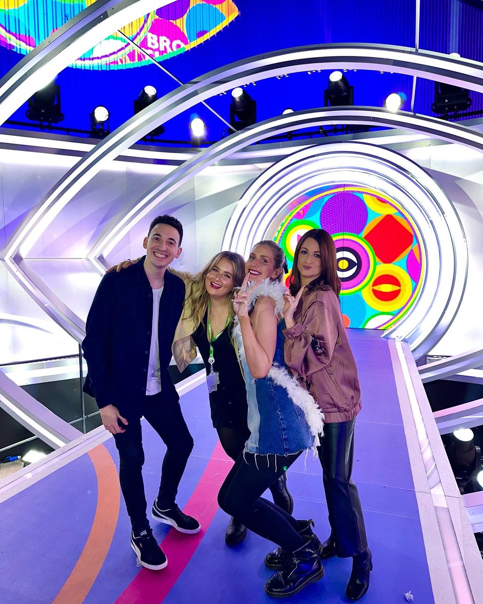 EllenShersbyW's tweet photo. #BBUK dream job, dream people ✨ https://t.co/KO91VhAJ2S