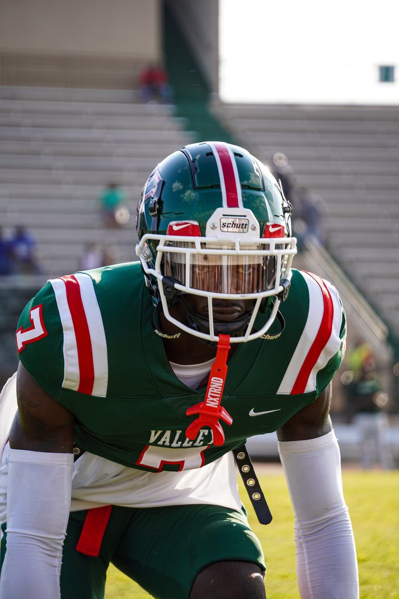 Blessed to receive my first ever D1 Offer from Mississippi Valley State🙏🏾👺 Let’s Go! AGTG🙇🏾‍♂️ #TheTimeIsNow #EleVate