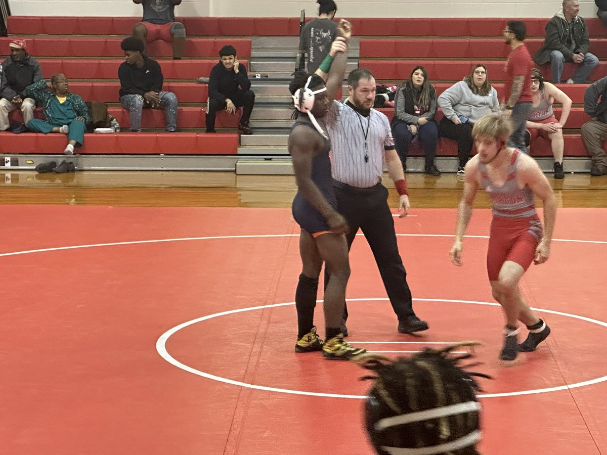 Gary West Side Football (@wscougarsfb) on Twitter photo 1000 yard rusher & All-Conference DT QB <a href="/GuiseppeMoore3/">Guiseppe moore</a> working out on the wrestling mat! #PawsUP #RBU #RPO 1000 yard rusher & All-Conference DT QB <a href="/GuiseppeMoore3/">Guiseppe moore</a> working out on the wrestling mat! #PawsUP #RBU #RPO