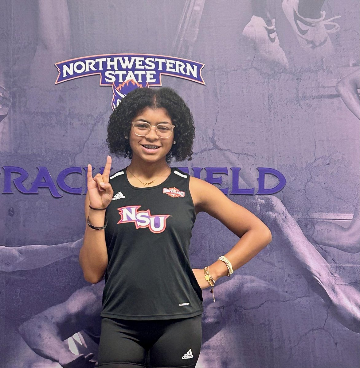 jaylamsn_'s tweet photo. After a really great visit with @NSUDemonsTF ..I would like to thank @Coach_AdamP and staff for presenting me with an official offer. #Forkem #Demons 🤘🏽💜🤍💜🤍
@FLHarrison3 @CoachStrong_MAA @coach_vital @CoachJAM80 @CoachPipe15 @CoachSwerv23 https://t.co/UVU6bYchYG