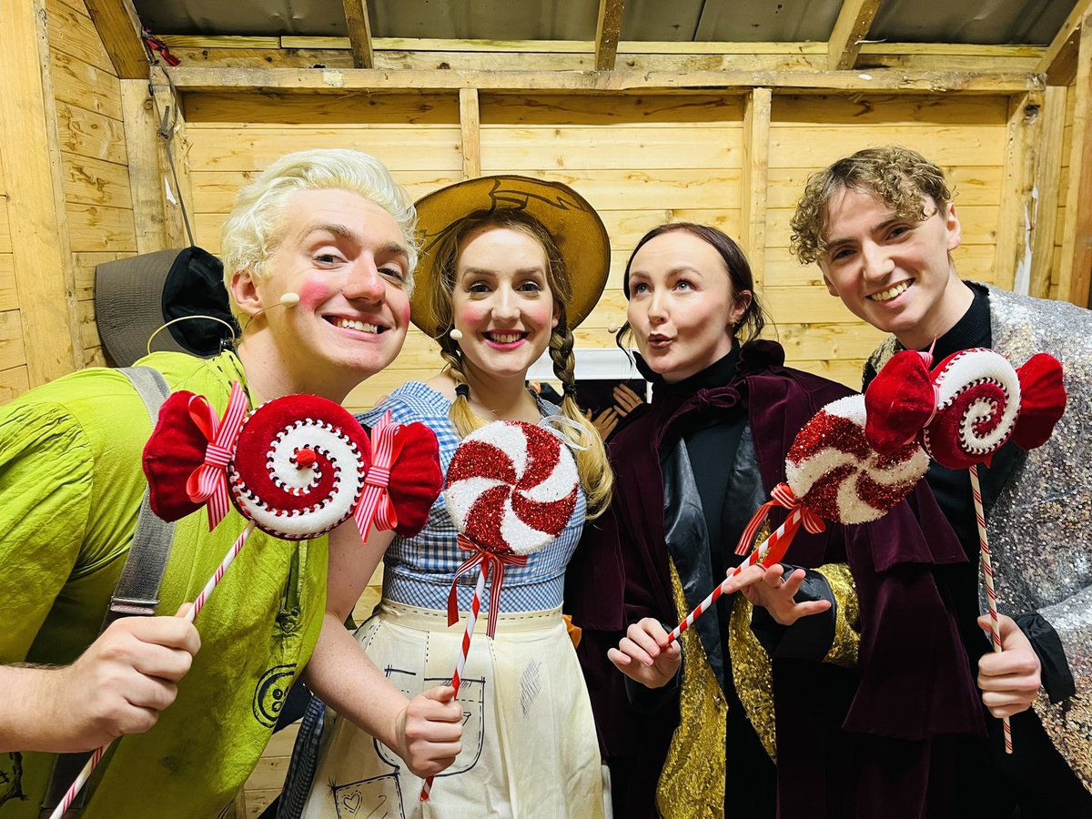 LyricBelfast's tweet photo. What a treat 🍭 being invited to perform a short extract from our Christmas family show #HanselandGretel at tonight’s #LetsGlowBelfast Xmas lights switch on. Thank you @belfastcc @coolfm @VisitBelfast 

#Christmasmagic 
#FairytaleTown https://t.co/Cq6eqhBWWo