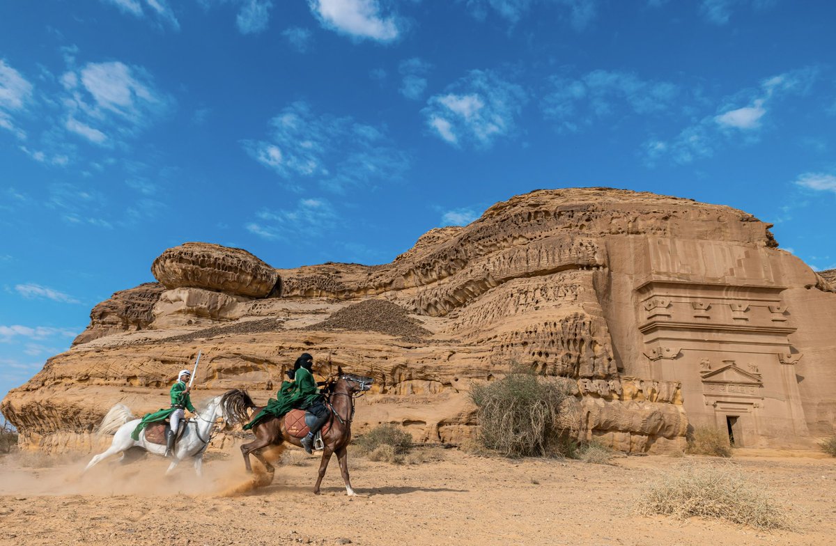 يومنا الأول مع الشعلة في محافظة العلا المبهرة!🤩🇸🇦

حملها في الخريمات الحجر
 اللاعب برجس العنزي صاحب أول نادي رياضي في العلا⛰️

وتسلّمتها منه البطلة رنيم الفرائضي في مطل الحرة 🔥

شاركت في بطولة آسيا سبرنت للترايلثون الأولى في المملكة 2023 👏

#دورة_الألعاب_السعودية #بيننا_أبطال