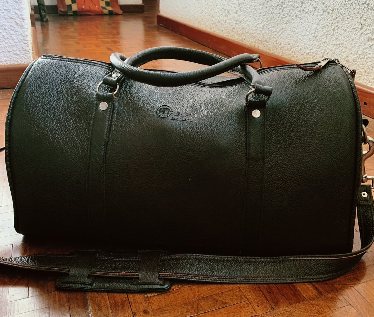 Heading off to the airport earlier with this beautiful bag from <a href="/Moredawear/">Moreda leatherware🇿🇼</a> 🇿🇼 #madeinZimbabwe
