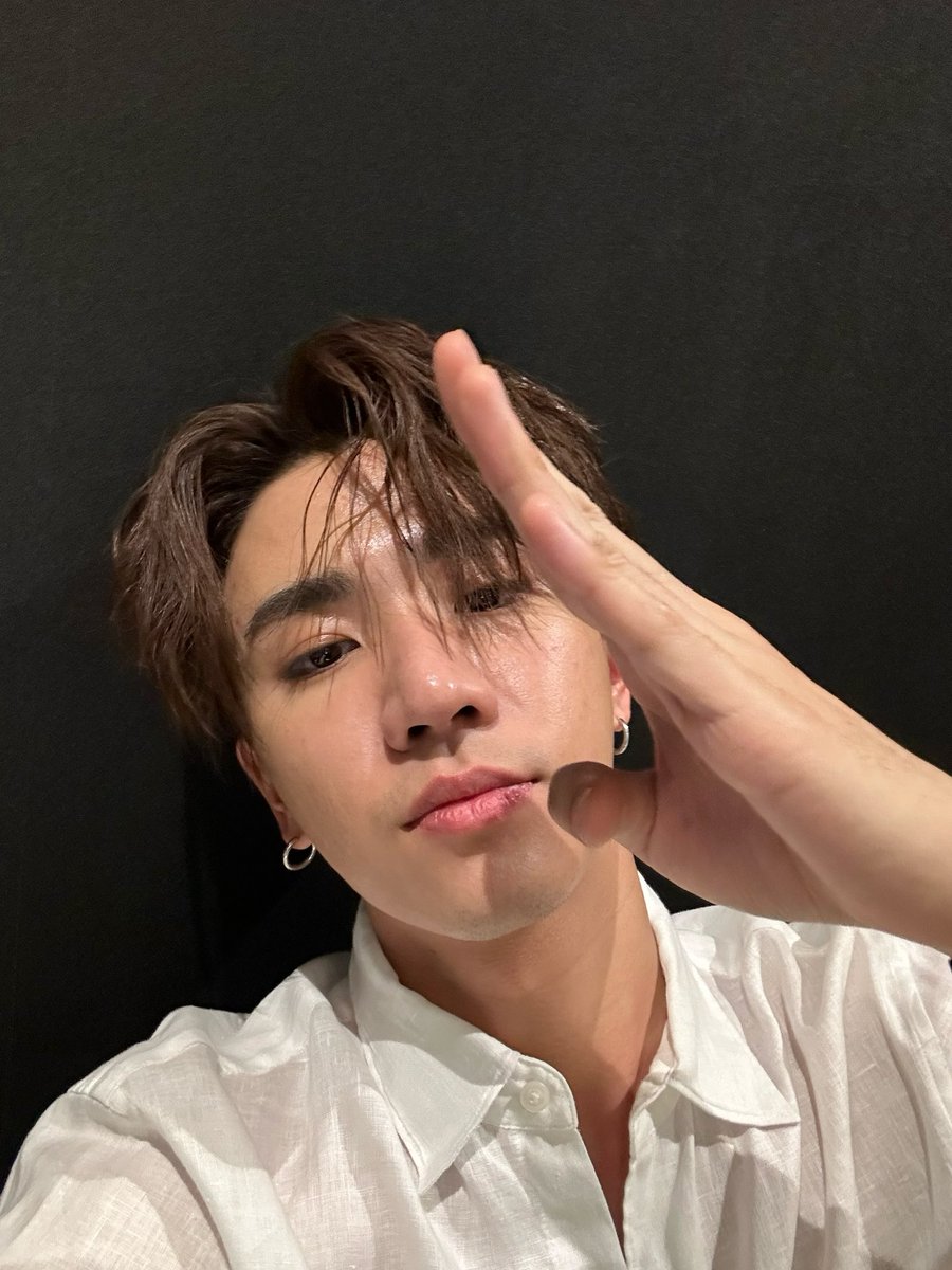boonzoonlee's tweet photo. วันนี้ น้องเพิร์ธ สุดหล่อ เก่งมากๆ 🫶🏻🖤🇻🇳
#PCSunsetTiminVN
#PerthTanapon #KDPPE https://t.co/mDWhaOr26a
