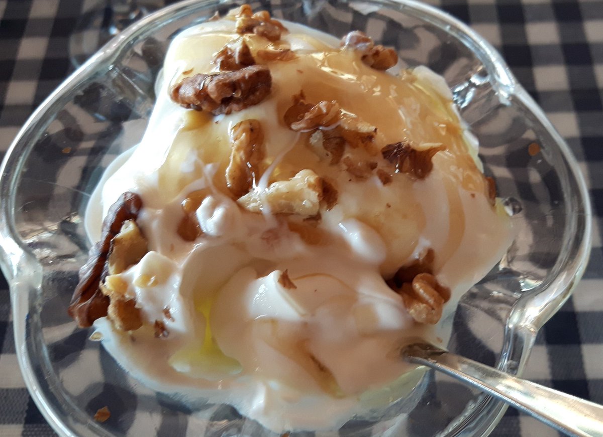 MarcelaM11's tweet image. #GreekYogurt with honey and nuts. I could die for it. ❤️  #mydinner after #trainingtime