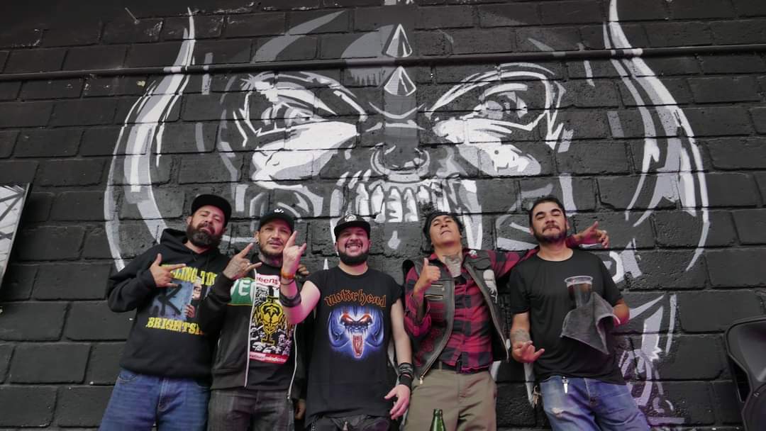 Hoy!
VIII ANIVERSARIO <a href="/WardogsM/">Wardogs_MotoclubMX</a> 
<a href="/NOCAUT_DFHC/">NOCAUT x D.F.H.C.</a> en vivo!

Si quieren rodar al lugar con nuestros carnales de #WarDogsMC la cita es a las 2:30pm en las astas de C.U.

Las bandas tocarán desde las 6pm en el Top Restaurant
🔊👊👹🍺