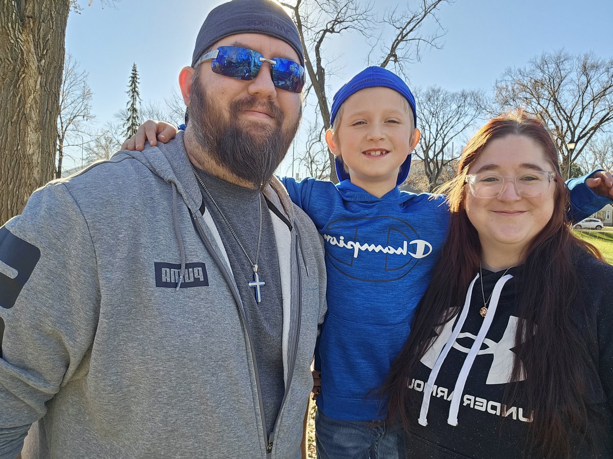 JakeFortyX's tweet photo. Beautiful day at the park today.  Crazy how nice the weather is this weekend!  
W @MrsForty01 https://t.co/YInAQ0gwf3