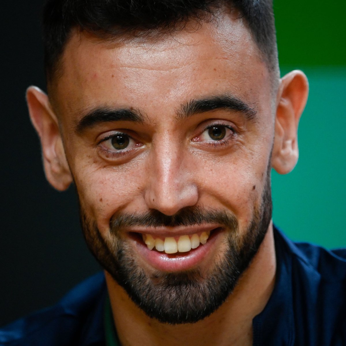 FabrizioRomano's tweet photo. 🔴🇵🇹 Bruno Fernandes on Man United scouting João Neves: “I would love to have him at United, he has top quality! But it’s João choice…”.

“He’s great player but it depends on the coach ideas! He will have a great future, in United or somewhere else”, Bruno told @sporttvportugal. https://t.co/TXGcUwGpvf