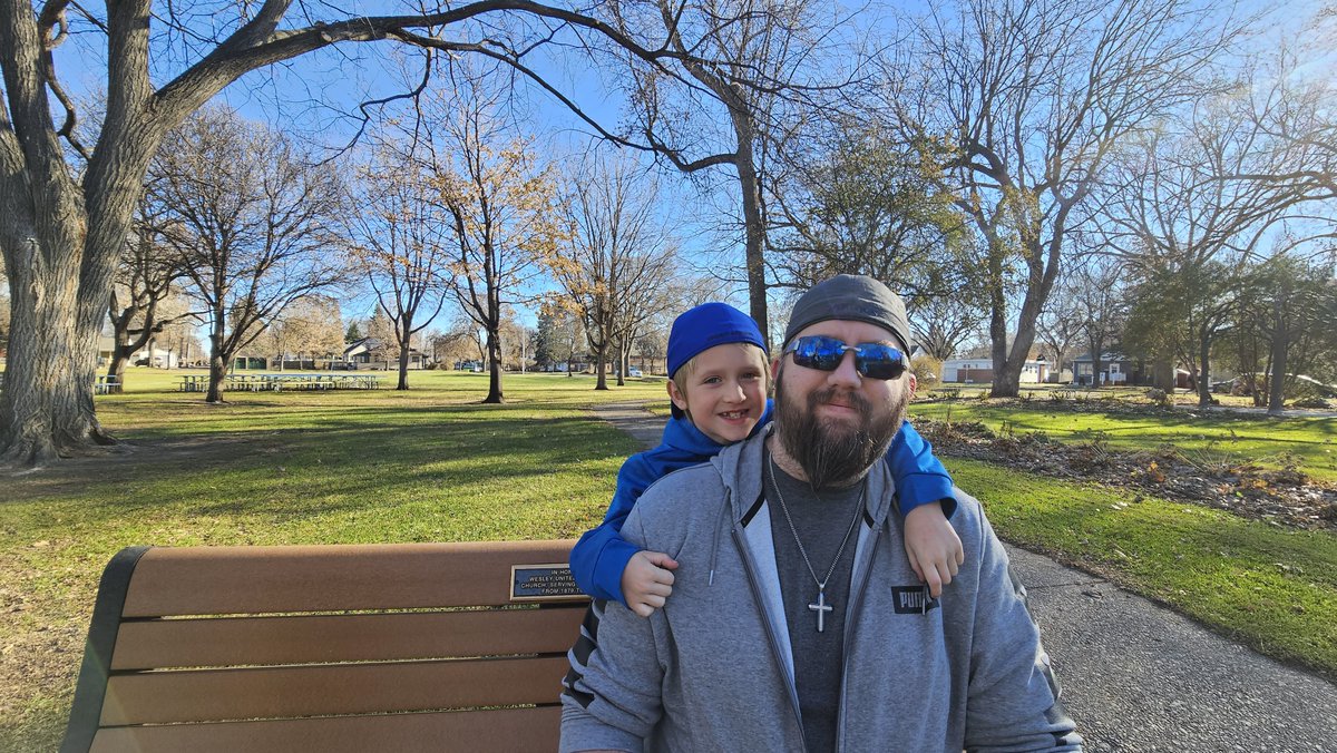 JakeFortyX's tweet photo. Beautiful day at the park today.  Crazy how nice the weather is this weekend!  
W @MrsForty01 https://t.co/YInAQ0gwf3
