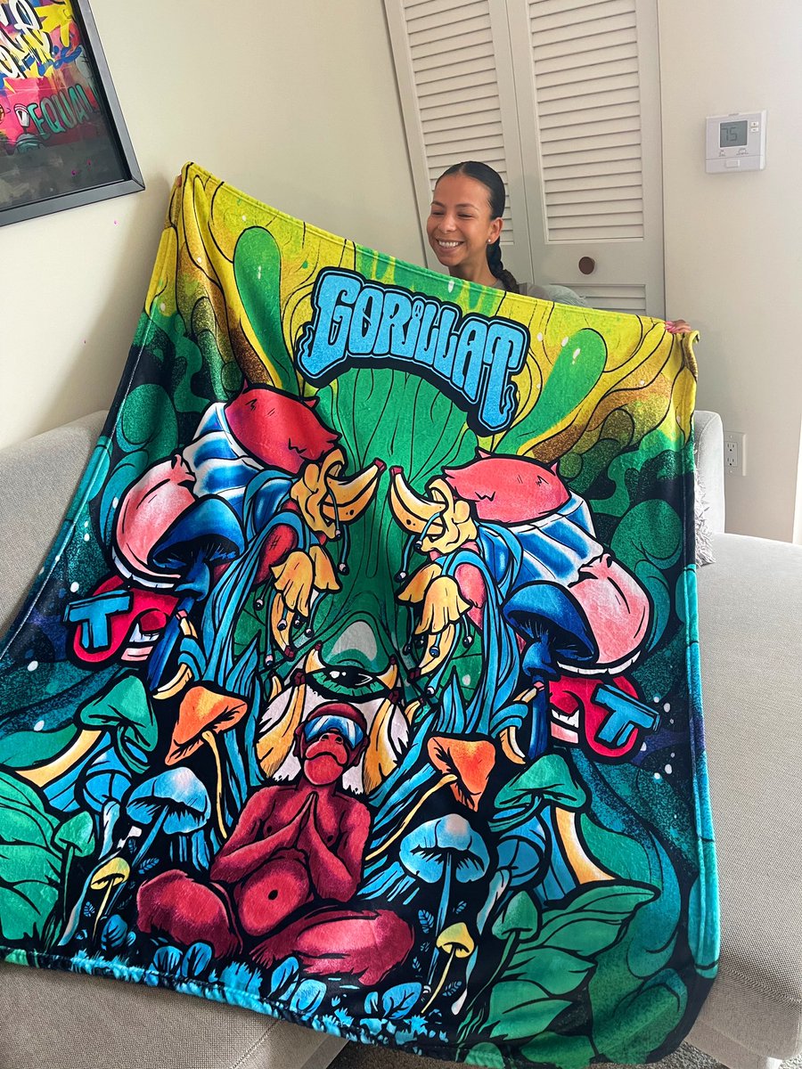 GorillaT_'s tweet photo. MY I PRESENT TO YOU THE FIRST EVER “STONED APE BLANKET”🥹

With the winter months coming around, we figured it would be awesome to make some warm blankets for u❤️

We made a VERY limited amount of these, so if you want them I would act FAST❤️

I love you all, thank you so much👐 https://t.co/AQs0VmxVDG