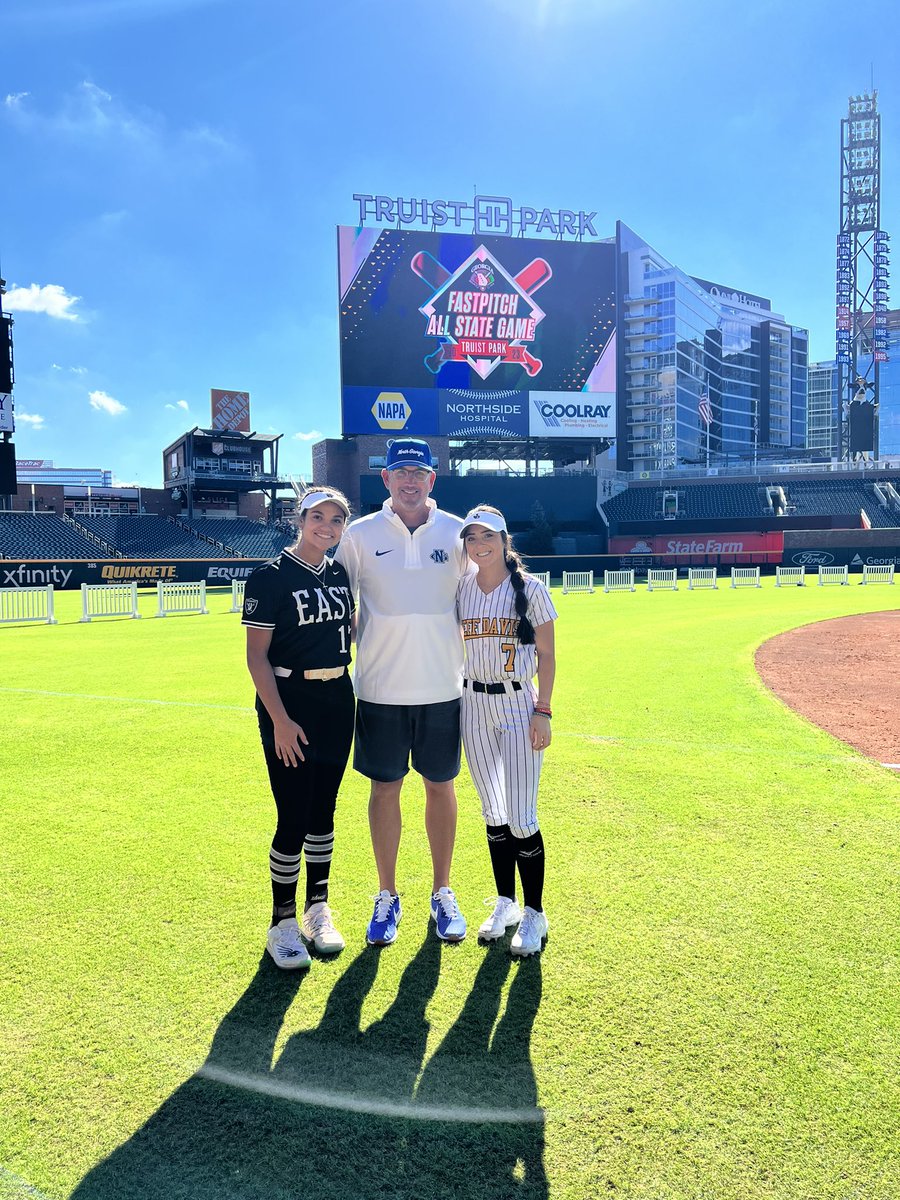 UNGSoftball's tweet image. c/o 2024 signees @kaylaberry_11 @jennamiles_7 
competing today in the @gadcsoftball 
Fastpitch All State Game @TruistPark @Braves

#FieldofDreams
#FutureHawks