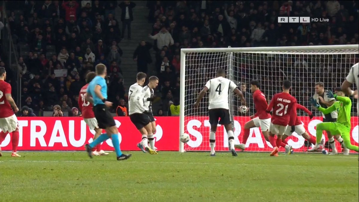 Birdsofbangkok1's tweet image. Kai Havertz who plays as a defender with the quick opener - 1:0
#IntFriendlies #GERTUR