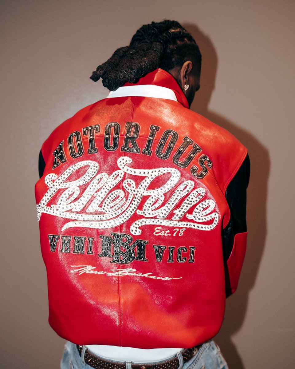 burnaboy's tweet photo. Alas, ODOGWU no be nickname 💦 #ITOLDTHEMTOUR https://t.co/kzDQHJKSj4