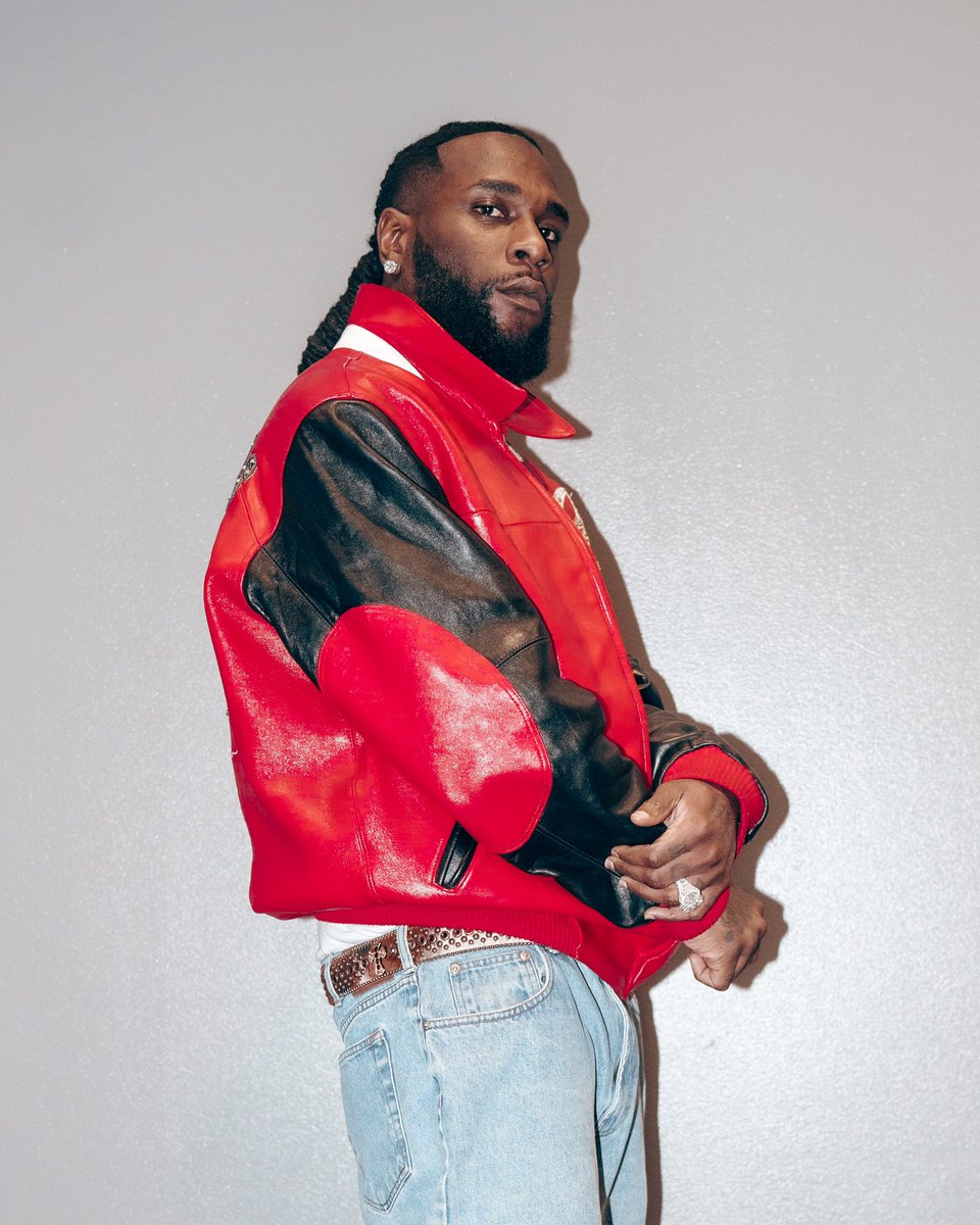 burnaboy's tweet photo. Alas, ODOGWU no be nickname 💦 #ITOLDTHEMTOUR https://t.co/kzDQHJKSj4