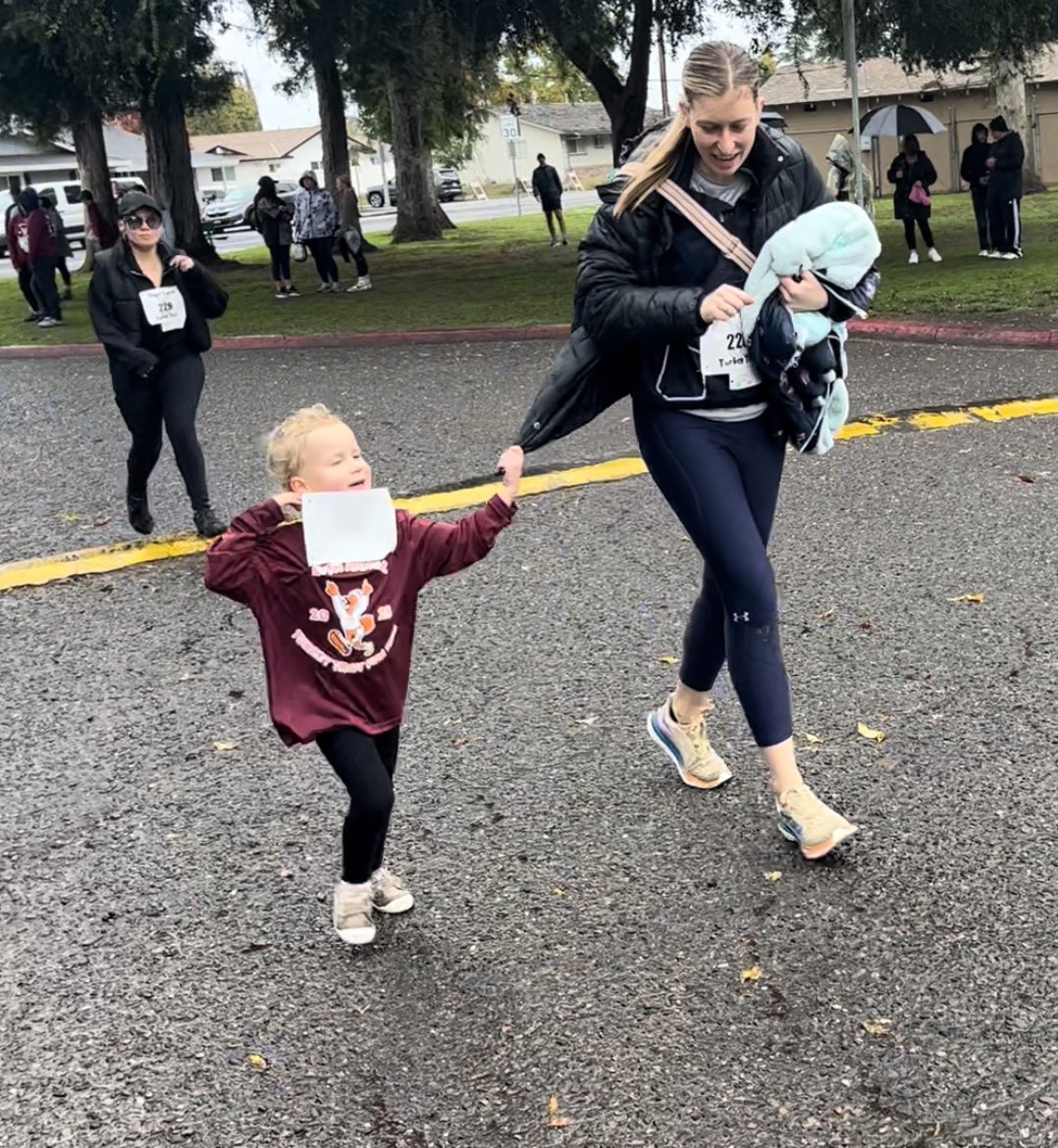 coachsteveflow's tweet image. 🔥Hot Stats🔥
Joy got 🥇and secured the 🦃!
Micah ran for 💯% of the race &amp;amp; had a great attitude!