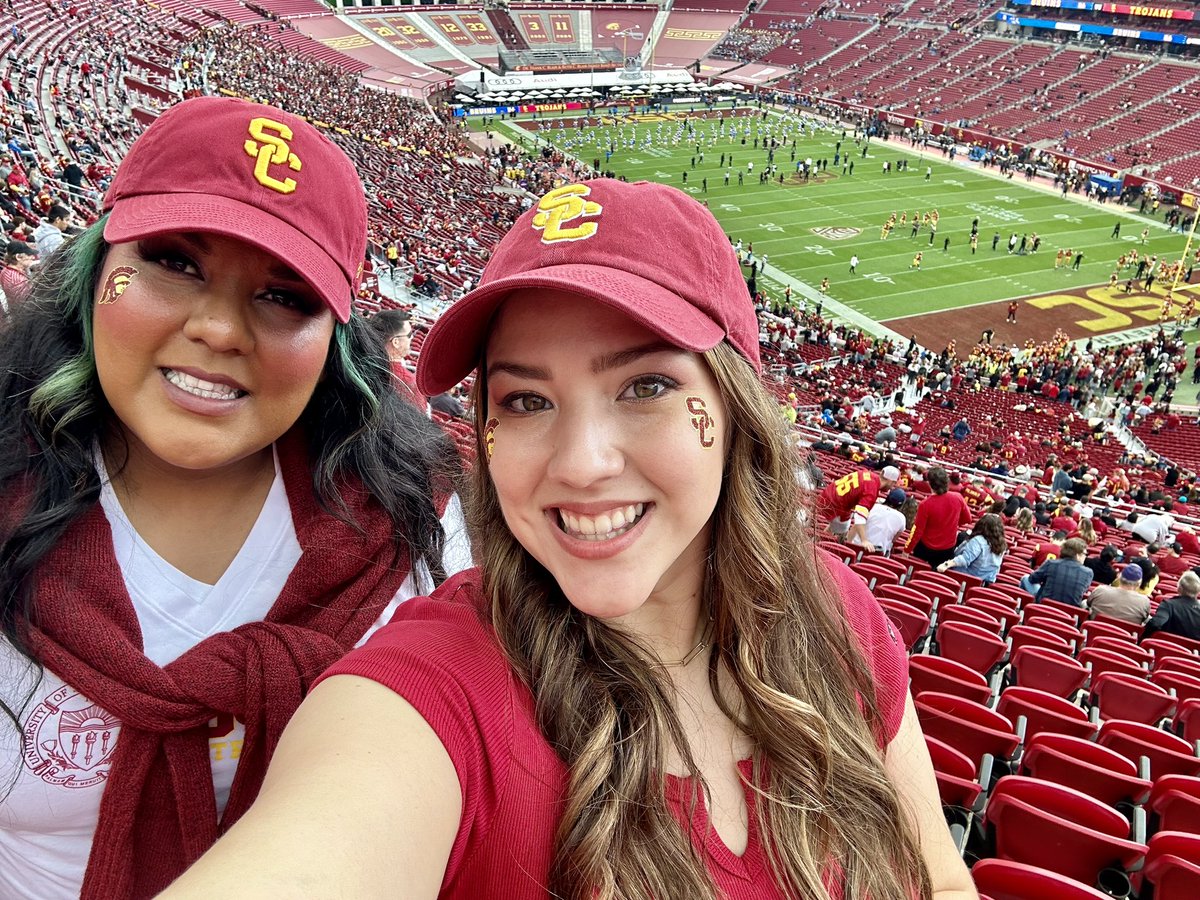 jenlynn93's tweet photo. FIGHT ON! ✌🏻❤️💛 #uscselfie https://t.co/b1j5JCpiqZ