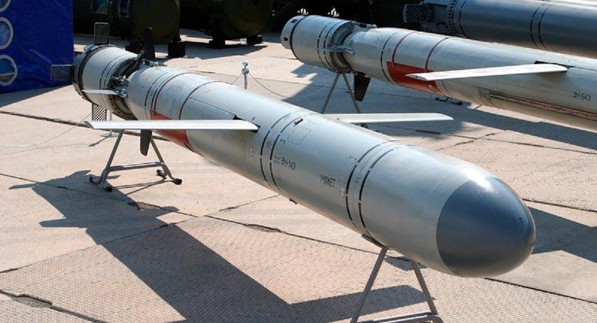 kmldial70's tweet photo. The #AlgerianNavy #submarine power !
six super quiet, land attack capable #KiloClass could be a nightmare for any #naval power in the world.
How would be the confrontation of the kilo class with the new #french #SuffrenClass subs ?
#Navy https://t.co/6gzv4eeKqY
