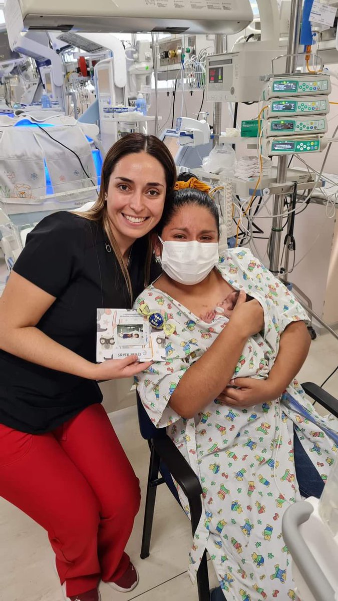 Saludtarapaca's tweet photo. Equipo de #Neonatología de @Hospitaliquique liderado por #Matronas y #Matrones hace una pausa para conmemorar el #DíaDelPrematuro Un aplauso para estos #Superhéroes que salen adelante con el amor y cuidados de este equipo del recinto asistencial @ministeriosalud @DPRTarapaca https://t.co/yGYp27u6Kl