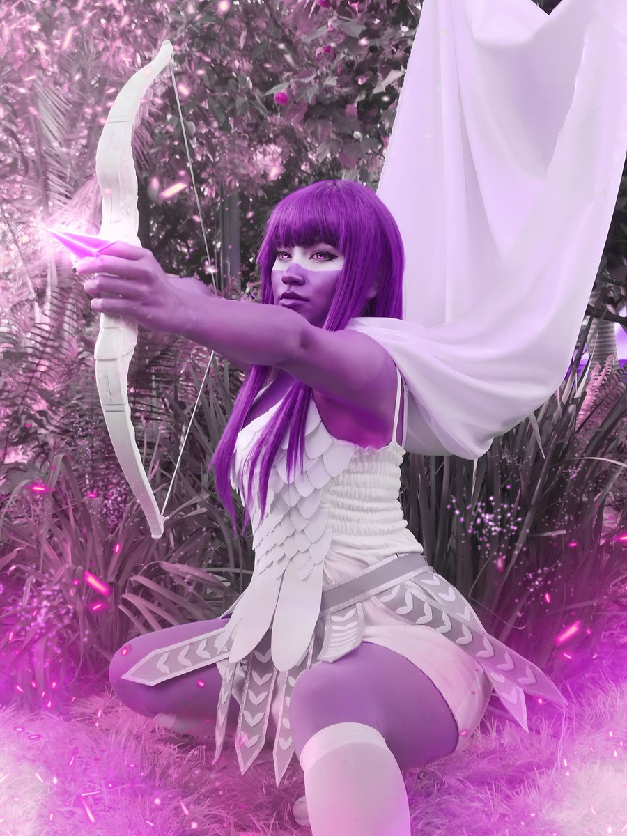 #Artemisa, Diosa de la caza 🏹 

Estoy muy feliz con el resultado de estas fotos. Artemisa es el tercer personaje de Lore Olympus que traigo a la luz, un Webtoon que amo muchísimo. 

🌿 Webtoon: #LoreOlympus by <a href="/used_bandaid/">RachelSmythe @ Lore Olympus</a>