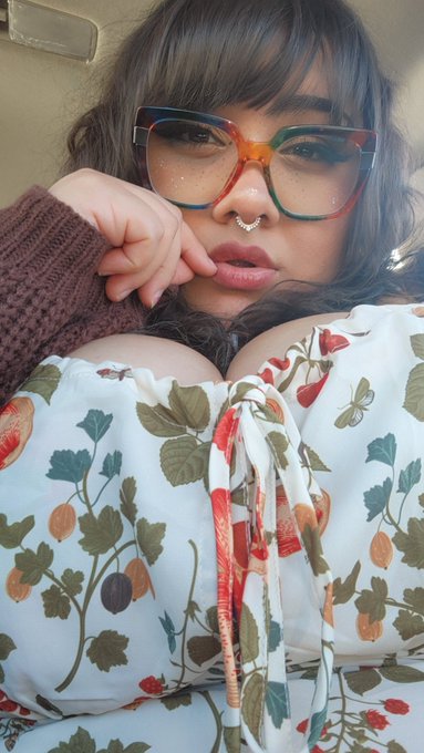 Live tonight on 💙the fan site💙 for a comfy lingerie stream, starting at 7 PM EST! Let's make it a messy<a href="/tag/dagreatbate"class="tags"><span>#dagreatbate</span></a>