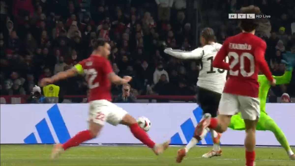 Birdsofbangkok1's tweet image. That was urs, Leroy
#IntFriendlies #GERTUR