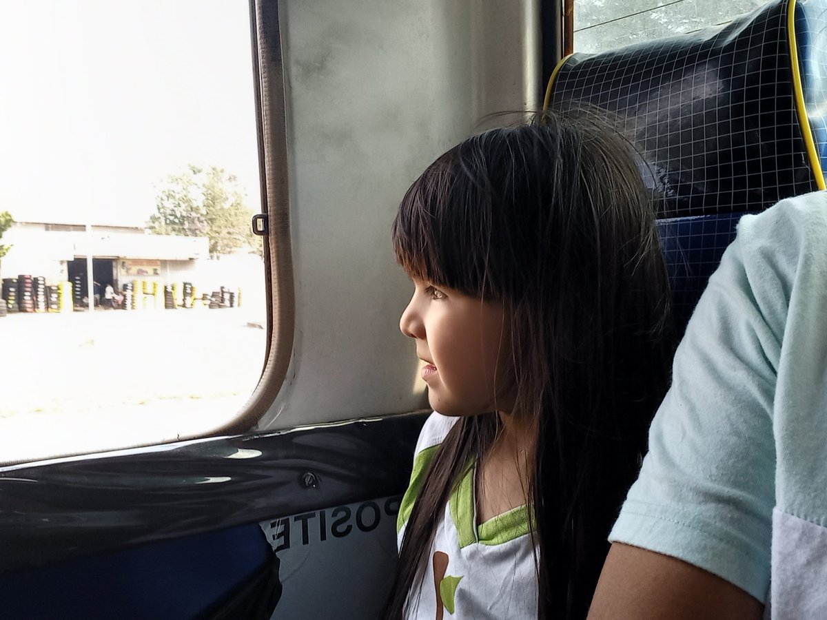 ElBluminista's tweet photo. En el Bus https://t.co/cowlBOnvAK