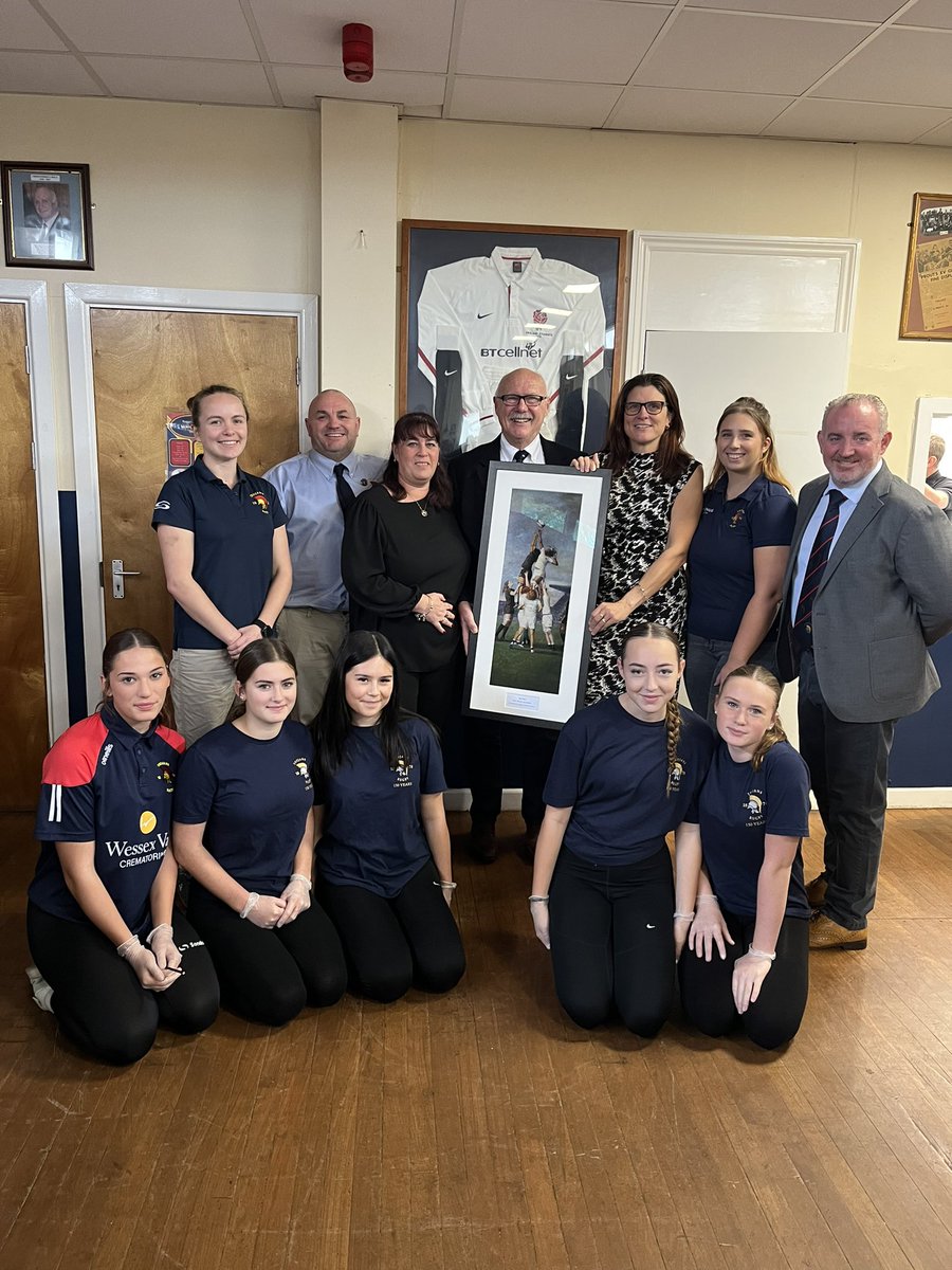 Great lunch organised by @Barnsy70 at the club today before the two men’s side played. Also a presentation by @26eltel for all the work performed in the women and girls section. Accepting the award the OG members of the girls section and OG captain and current ladies captains.
