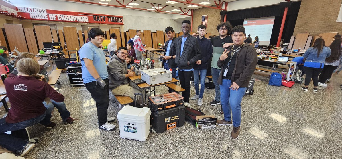 BlansonRobotics's tweet image. And we are back! First official VRC competition. Let&apos;s go!
@BlansonCTEHS