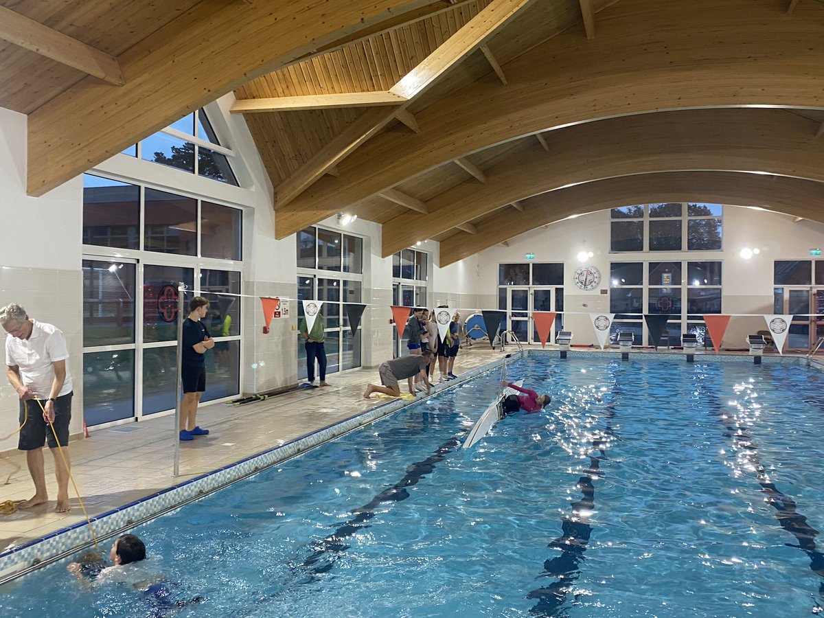 BGS_SportDpt's tweet photo. Capsizing Champions! The Bishopsgate Rowing Squad ๐ฃ๐ปโโ๏ธ spending Saturday afternoon poolside with @BurwayRowing #bgs_sport #bgs_rowing #training https://t.co/F0koGxhk9n