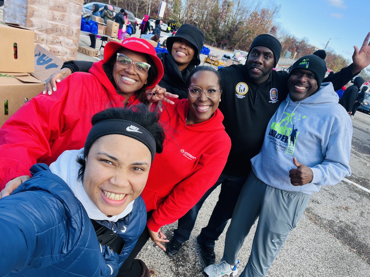 _JacobsLadder's tweet photo. Providing Thanksgiving meals with community partners at Prince George’s County Stuff-A-Truck food distribution. #PrinceGeorgesProud https://t.co/HI8aalxRdw