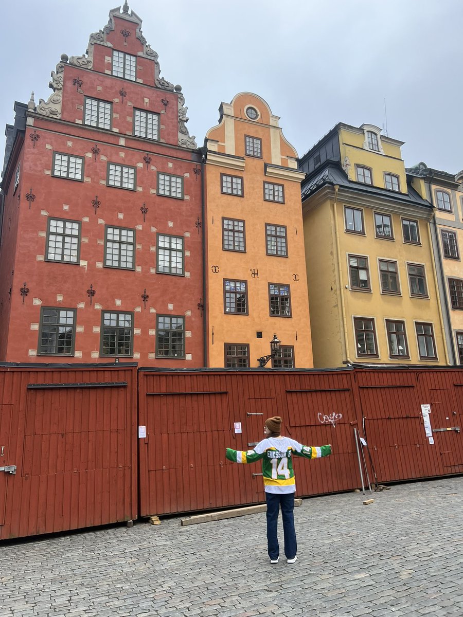 TarpsOff_JR's tweet photo. Tarps Off has made its way overseas! Awesome to see fans bringing rentals across the Atlantic and repping their home town team in Stockholm, Sweden for the NHL Global Series ✈️ https://t.co/TJ82ZylSKv