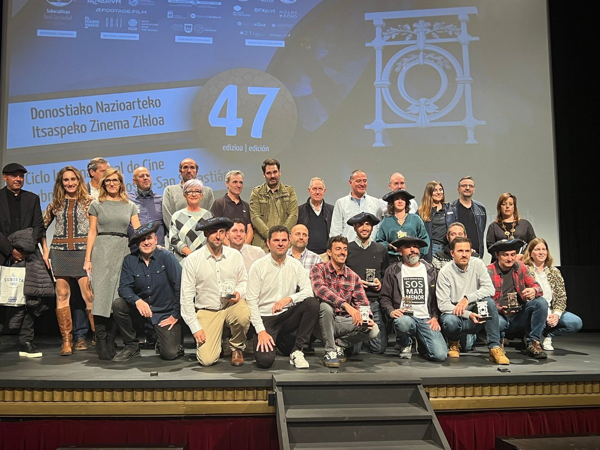 OrainIngurumena's tweet photo. 🏆🐟#CIMASUB Nazioarteko Itsaspeko Zinema Zikloaren 47. edizioaren sari-banaketan izan gara.🏆🐟

🌊Itsasoaren zaintzan eta maitasunean  kontzientziatzeko aukera paregabea.

💙Zorionak saritu guztiei!!💙 https://t.co/FseM7fDExk