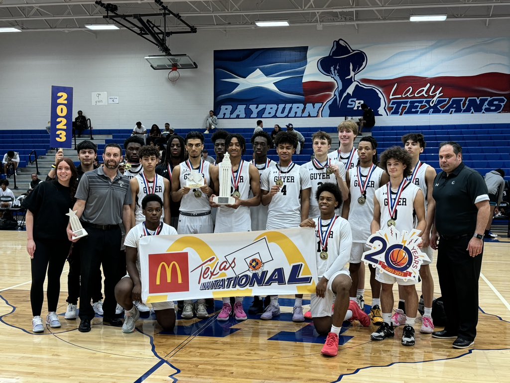 GuyerBasketball's tweet photo. Guyer: 63
Pasadena Memorial: 54
#NoLimit 

@TXInvitational https://t.co/yjgdWtRrrh