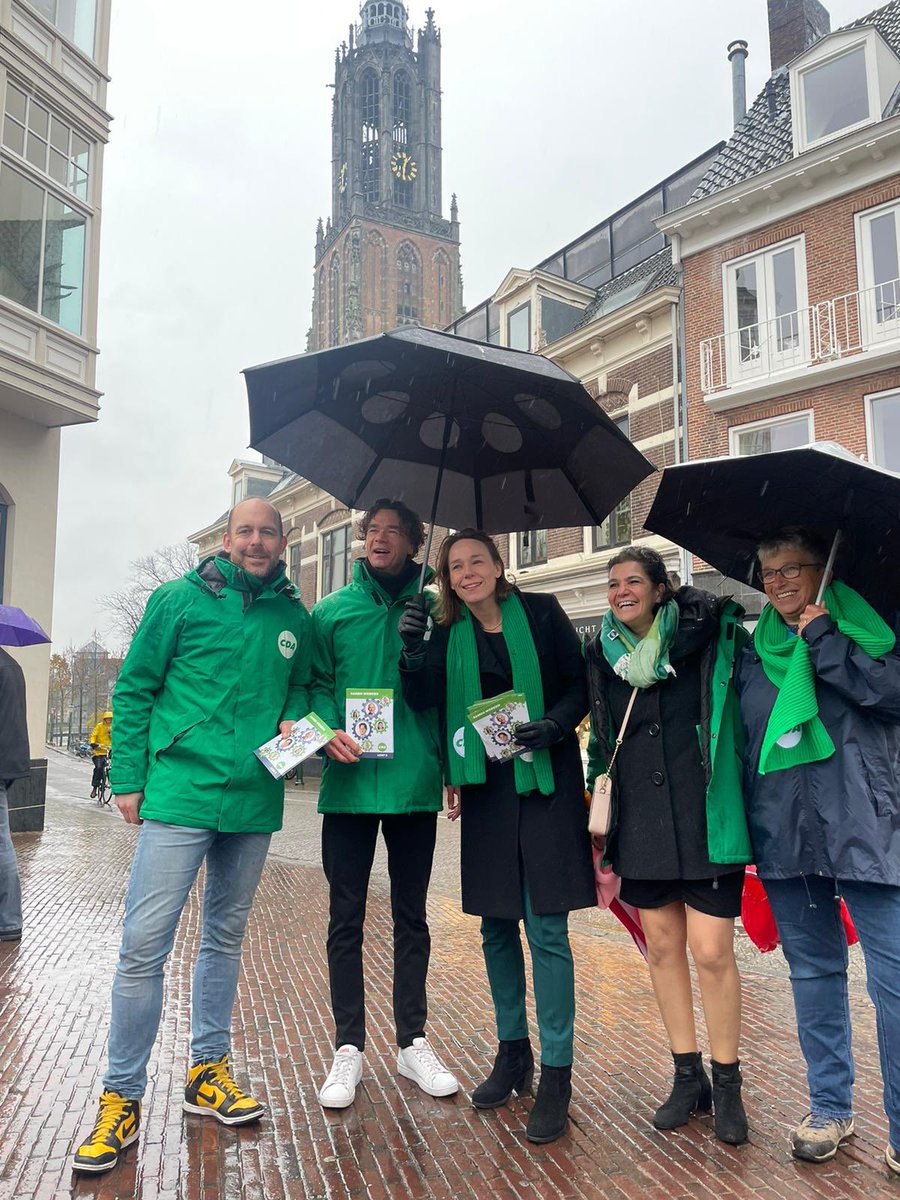 Bart van den Brink (@bartvdbrink) on Twitter photo CDA op campagne in Amersfoort. Lokale CDA-ers die elke dag actief zijn in #Hoogland #Hooglanderveen en #Amersfoort en onze bewindspersonen <a href="/hugodejonge/">Hugo de Jonge</a> en <a href="/HankeBruinsSlot/">Hanke Bruins Slot</a>. Trots om samen met het CDA nog paar dagen te knallen en te verassen! 💚#TEAMCDA CDA op campagne in Amersfoort. Lokale CDA-ers die elke dag actief zijn in #Hoogland #Hooglanderveen en #Amersfoort en onze bewindspersonen <a href="/hugodejonge/">Hugo de Jonge</a> en <a href="/HankeBruinsSlot/">Hanke Bruins Slot</a>. Trots om samen met het CDA nog paar dagen te knallen en te verassen! 💚#TEAMCDA